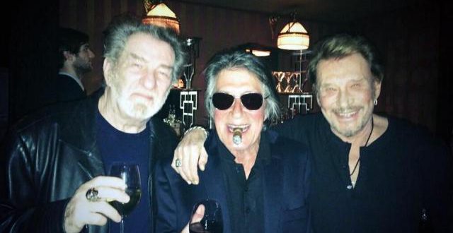 Johnny Hallyday, engagé dans un combat contre le cancer, ne renonce pas à sa tournée des «Vieilles canailles» Johnny Hallyday, engagé dans un combat contre le cancer, ne renonce pas à sa tournée des «Vieilles canailles»