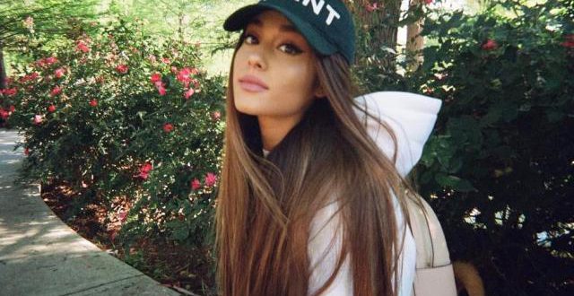 Ariana Grande s’exprime après l’attentat de Manchester et émeut la toile: elle envoie une lettre aux victimes, à leurs proches et à ses fans Ariana Grande s’exprime après l’attentat de Manchester et émeut la toile: elle envoie une lettre aux victimes, à leurs proches et à ses fans