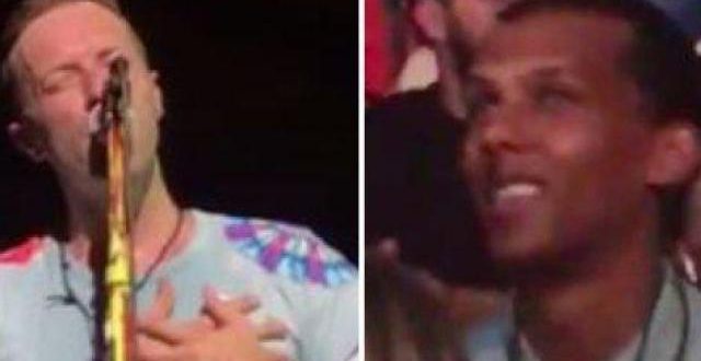 Quand Coldplay chante Formidable, le public reprend avec lui, et Stromae, présent au stade, apprécie Quand Coldplay chante Formidable, le public reprend avec lui, et Stromae, présent au stade, apprécie