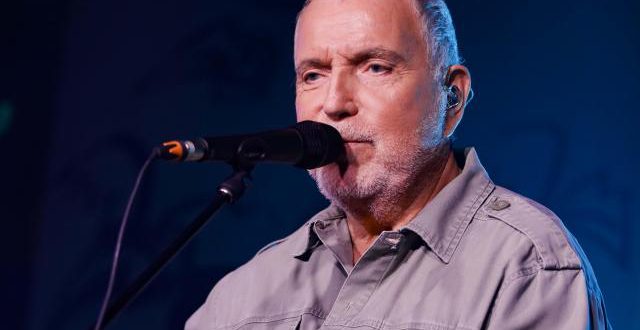 Bernard Lavilliers chante «Charleroi», titre de son nouveau single! Bernard Lavilliers chante «Charleroi», titre de son nouveau single!