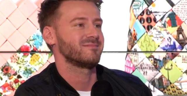Quinze ans après sa victoire à La Nouvelle Star, Jonatan Cerrada revient avec des chansons en indonésien Quinze ans après sa victoire à La Nouvelle Star, Jonatan Cerrada revient avec des chansons en indonésien