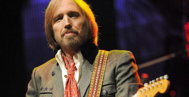 Annoncé mort dans un premier temps sans confirmation, le rockeur Tom Petty est bel et bien décédé Annoncé mort dans un premier temps sans confirmation, le rockeur Tom Petty est bel et bien décédé
