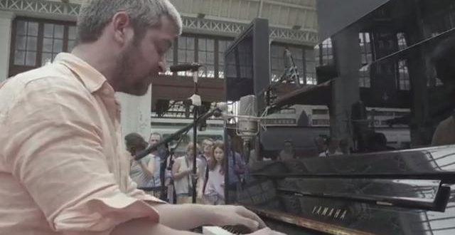 Le chanteur Grégoire très critiqué sur youtube après sa reprise d’Oasis (vidéo) Le chanteur Grégoire très critiqué sur youtube après sa reprise d’Oasis (vidéo)