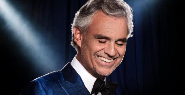 Andrea Bocelli en duo avec Ed Sheeran: «Mon fils, qui est un fan absolu d’Ed Sheeran, était totalement ému de le voir chez nous!» (vidéo) Andrea Bocelli en duo avec Ed Sheeran: «Mon fils, qui est un fan absolu d’Ed Sheeran, était totalement ému de le voir chez nous!» (vidéo)