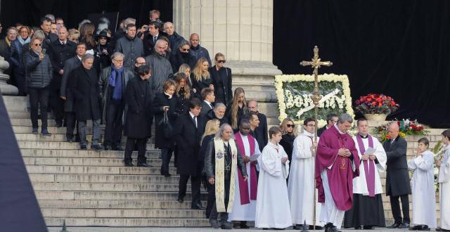 Hommage populaire de Johnny Hallyday: de nombreuses personnalités ont tenté d’obtenir une invitation de l’Élysée pour participer à la cérémonie Hommage populaire de Johnny Hallyday: de nombreuses personnalités ont tenté d’obtenir une invitation de l’Élysée pour participer à la cérémonie