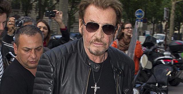 Un crucifix à l’effigie de Johnny Hallyday: le nouveau bijou que tous les fans s’arrachent (photo) Un crucifix à l’effigie de Johnny Hallyday: le nouveau bijou que tous les fans s’arrachent (photo)